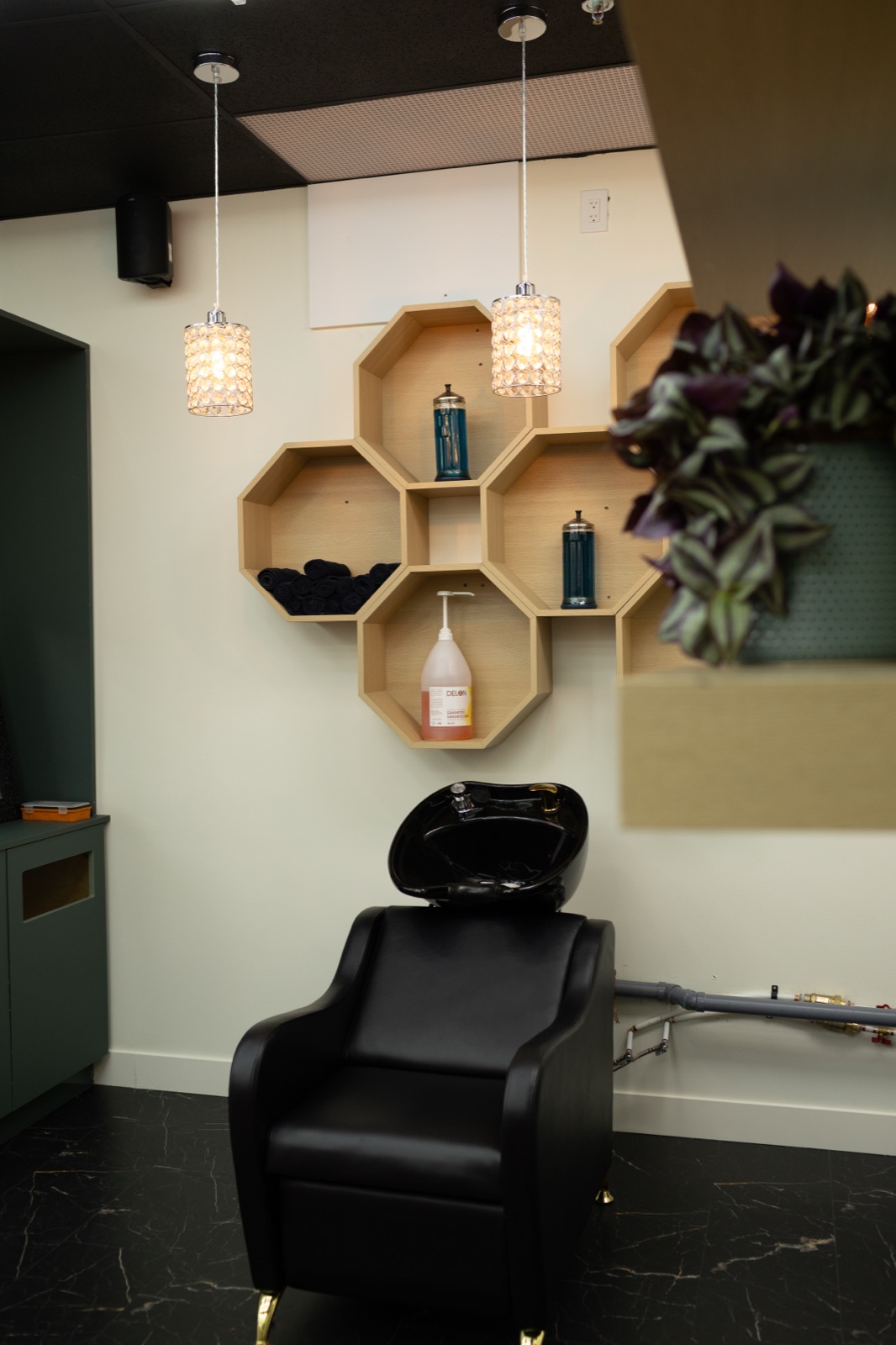 Wash station and honeycomb shelving at Ezz Cutz
